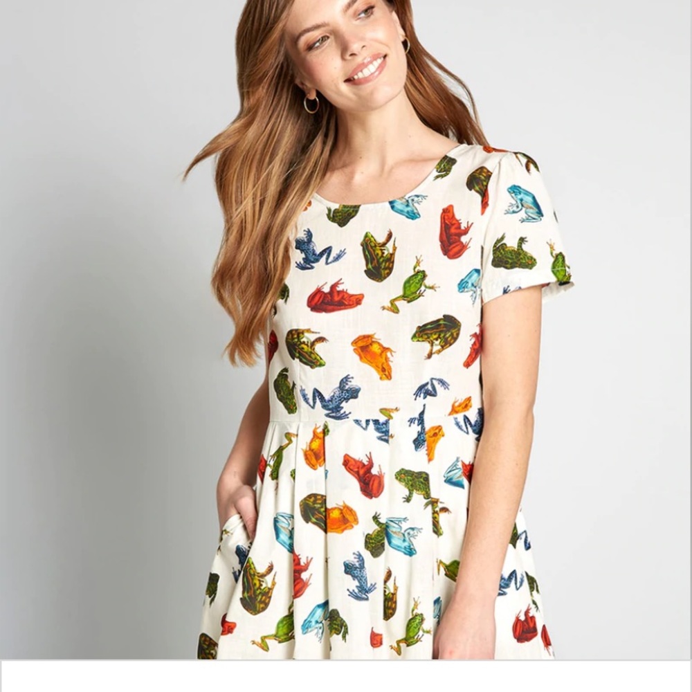 New with tags!  Frog dress size 10. Has pockets!